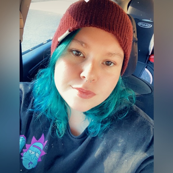 Meet your Posher, Liz - Picture 2 of 2